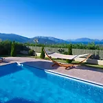 Villa Nireaus *
